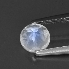 قوس قزح حجر القمر أبيض أزرق طبيعي، شفاف، 0.49 قيراط، شفاف / نصف شفاف