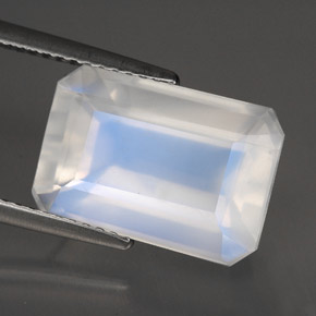 قوس قزح حجر القمر أبيض أزرق طبيعي، شفاف، 8.24 قيراط، شفاف / نصف شفاف