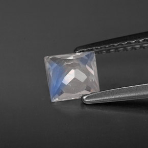 قوس قزح حجر القمر أبيض أزرق طبيعي، مربع، 0.56 قيراط، قليلا جدا