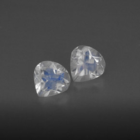 أحجار قوس قزح حجر القمر أبيض أزرق طبيعية، شفاف، شفاف / نصف شفاف، وزنها  قيراط