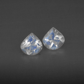 أحجار قوس قزح حجر القمر أبيض أزرق طبيعية، شفاف، شفاف / نصف شفاف، وزنها  قيراط