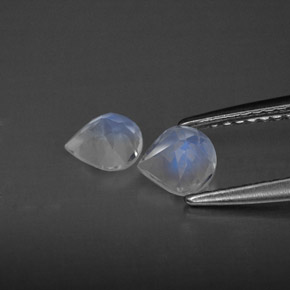 أحجار قوس قزح حجر القمر أبيض أزرق طبيعية، شفاف، شفاف / نصف شفاف، وزنها  قيراط