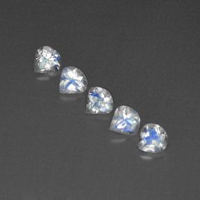 أحجار قوس قزح حجر القمر أبيض أزرق طبيعية، شفاف، شفاف / نصف شفاف، وزنها  قيراط