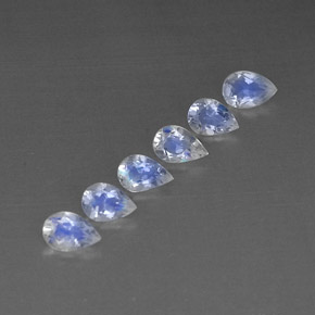 أحجار قوس قزح حجر القمر أبيض أزرق طبيعية، شفاف، شفاف / نصف شفاف، وزنها  قيراط