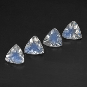 أحجار قوس قزح حجر القمر أبيض أزرق طبيعية، شفاف، شفاف / نصف شفاف، وزنها  قيراط