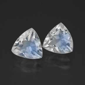 أحجار قوس قزح حجر القمر أبيض أزرق طبيعية، شفاف، شفاف / نصف شفاف، وزنها  قيراط