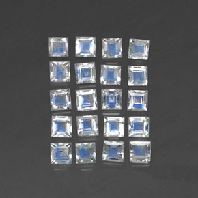 حجر القمر قوس قزح طبيعي بلون أزرق أبيض، وزن ‎‎ قيراط، شكل مربع، مقاس ‎3.2x3.2‎ مم