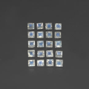 حجر القمر قوس قزح طبيعي بلون أزرق أبيض، وزن ‎‎ قيراط، شكل مربع، مقاس ‎3.1x3‎ مم