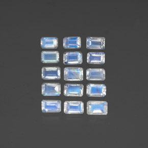 حجر القمر قوس قزح طبيعي بلون أبيض مزرق، وزن ‎‎ قيراط، شكل قص الزمرد، مقاس ‎5.9x4‎ مم