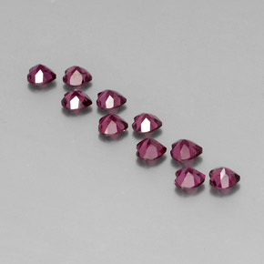 جارنيت رودوليت طبيعي بلون أحمر توتي، وزن ‎‎ قيراط، شكل شكل القلب، مقاس ‎4x3.8‎ مم