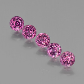 جارنيت رودوليت طبيعي بلون أحمر توتي، وزن ‎‎ قيراط، شكل دائري، مقاس ‎4.10‎ مم