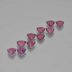 أحجار عقيق رودوليت أرجوانى توتى وردى طبيعية، مثلثى، قليلا جدا، وزنها 4.99 قيراط