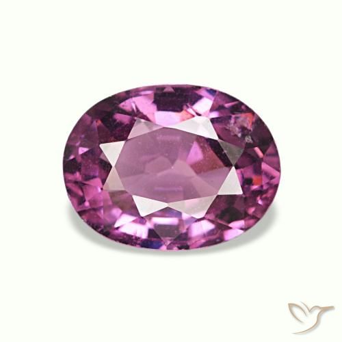 جارنيت رودوليت طبيعي بلون Medium Dark-Purple، وزن ‎1.08‎ قيراط، شكل بيضاوى، مقاس ‎7x5.4‎ مم