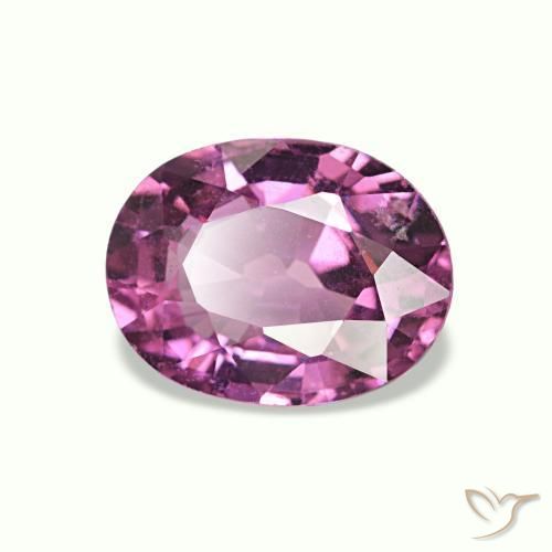 جارنيت رودوليت طبيعي بلون Medium Dark-Purple، وزن ‎1.08‎ قيراط، شكل بيضاوى، مقاس ‎7x5.4‎ مم