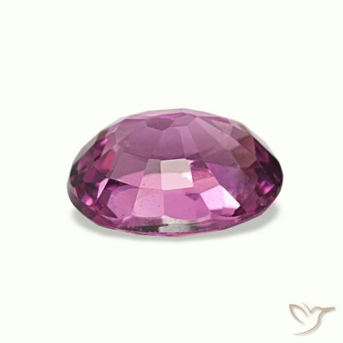 جارنيت رودوليت طبيعي بلون Medium Dark-Purple، وزن ‎1.08‎ قيراط، شكل بيضاوى، مقاس ‎7x5.4‎ مم