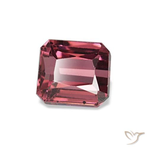 جارنيت رودوليت طبيعي بلون Medium Dark-Red، وزن ‎0.98‎ قيراط، شكل قص الزمرد، مقاس ‎5.1x4.5‎ مم