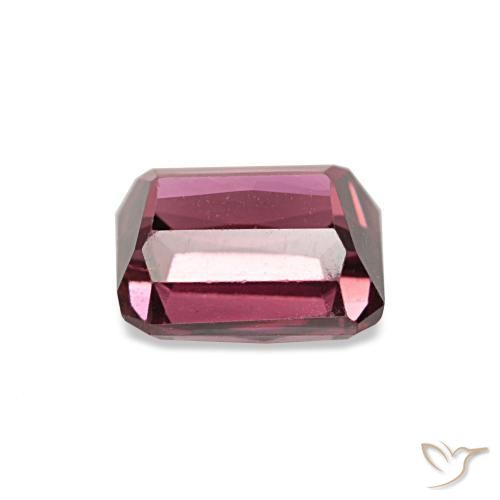 جارنيت رودوليت طبيعي بلون أحمر توتي، وزن ‎1.43‎ قيراط، شكل قص الزمرد، مقاس ‎6.2x5.4‎ مم