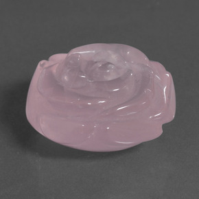 كوارتز وردي طبيعي بلون Light Pink ، وزن ‎52.80‎ قيراط، شكل شكل خيالي، مقاس ‎25.3x24.9‎ مم