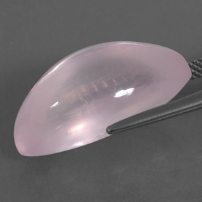كوارتز وردي طبيعي بلون Light Pink ، وزن ‎17.37‎ قيراط، شكل شفاف، مقاس ‎22.6x12‎ مم