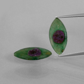 أحجار ياقوت في فوشسيت ثنائية اللون طبيعية، ماركيز، نصف شفاف، وزنها  قيراط