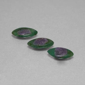 أحجار ياقوت في فوشسيت ثنائية اللون طبيعية، ماركيز، نصف شفاف، وزنها  قيراط