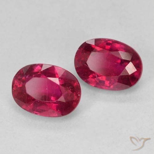 أحجار ياقوت Medium Dark-Red طبيعية، بيضوي، قليلا جدا، وزنها 2.49 قيراط