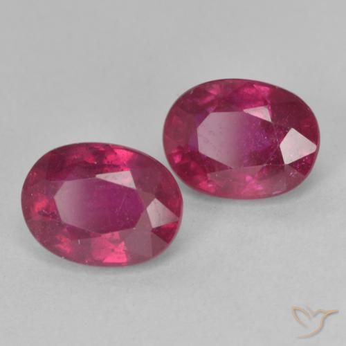 أحجار ياقوت Medium Dark-Red طبيعية، بيضوي، قليلا جدا، وزنها 3.84 قيراط