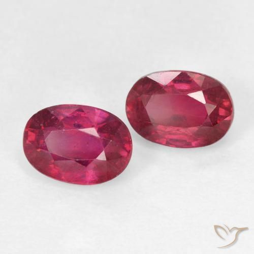 أحجار ياقوت Medium Dark-Red طبيعية، بيضوي، قليلا جدا، وزنها 2.56 قيراط