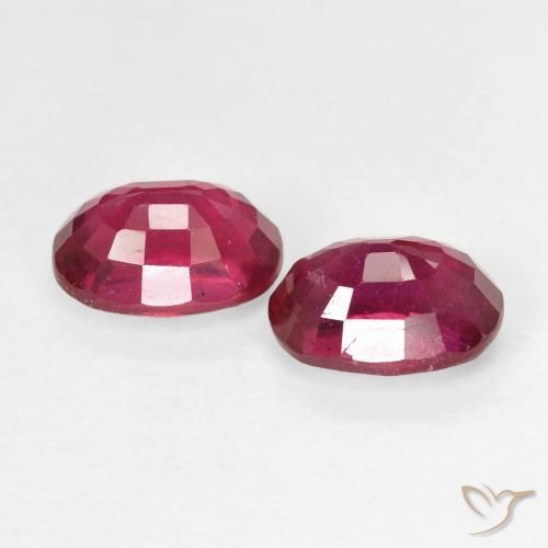 أحجار ياقوت Medium Dark-Red طبيعية، بيضوي، قليلا جدا، وزنها 2.56 قيراط