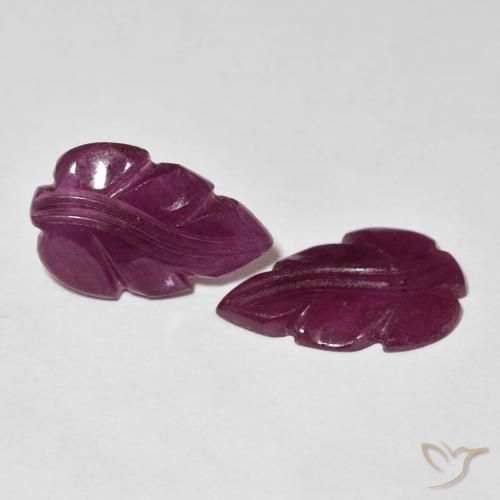 أحجار ياقوت Medium Dark-Purple طبيعية، فانسى، غير شفاف، وزنها 6.13 قيراط