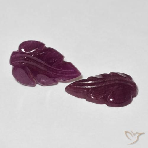 أحجار ياقوت Medium Dark-Purple طبيعية، فانسى، غير شفاف، وزنها 3.95 قيراط