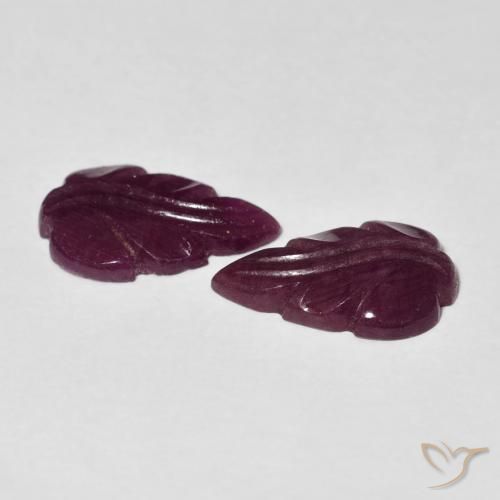 أحجار ياقوت Medium Dark-Purple طبيعية، فانسى، غير شفاف، وزنها 3.95 قيراط