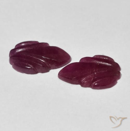 أحجار ياقوت Medium Dark-Purple طبيعية، فانسى، غير شفاف، وزنها 3.20 قيراط