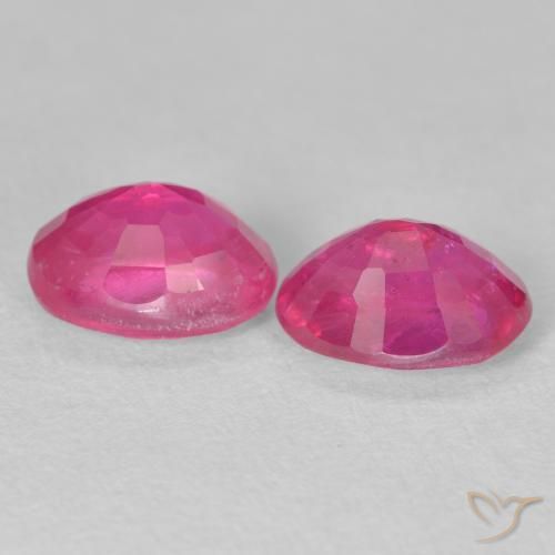 أحجار ياقوت Medium Dark-Pink طبيعية، بيضوي، VS-SI، وزنها 3.70 قيراط