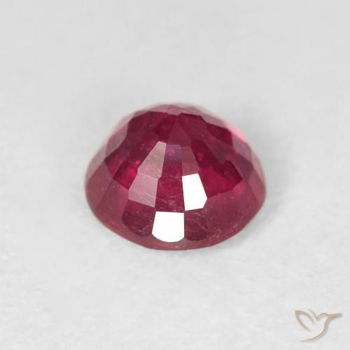 ياقوت Medium Dark-Red طبيعي، دائري، 0.99 قيراط، قليلا جدا