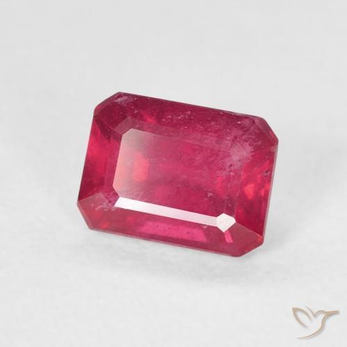 ياقوت Medium Dark-Red طبيعي، ثمانى / قصة زمرد، 1.59 قيراط، قليلا جدا