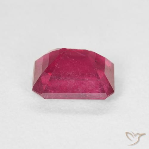 ياقوت Medium Dark-Red طبيعي، ثمانى / قصة زمرد، 1.59 قيراط، قليلا جدا