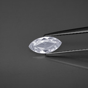 ياقوت طبيعي بلون أبيض مزرق، وزن ‎0.53‎ قيراط، شكل ماركيز، مقاس ‎8x4‎ مم