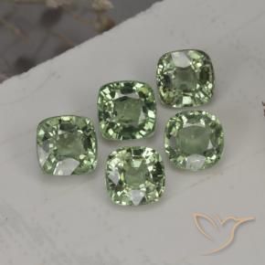 ياقوت طبيعي بلون Medium Light Green   ، وزن ‎2.63‎ قيراط، شكل قطع وسادة، مقاس ‎4.3x4.3‎ مم