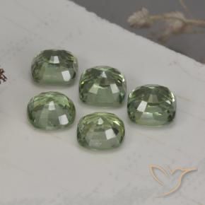 ياقوت طبيعي بلون Medium Light Green   ، وزن ‎2.63‎ قيراط، شكل قطع وسادة، مقاس ‎4.3x4.3‎ مم