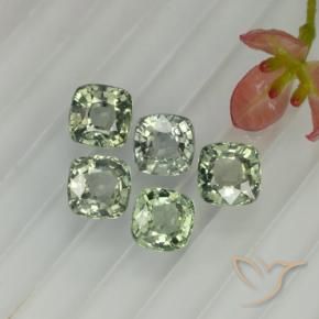 ياقوت طبيعي بلون Medium Light Green   ، وزن ‎2.66‎ قيراط، شكل قطع وسادة، مقاس ‎4.4x4.4‎ مم