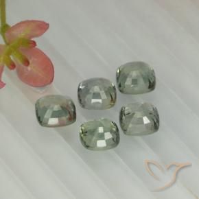 ياقوت طبيعي بلون Medium Light Green   ، وزن ‎2.66‎ قيراط، شكل قطع وسادة، مقاس ‎4.4x4.4‎ مم