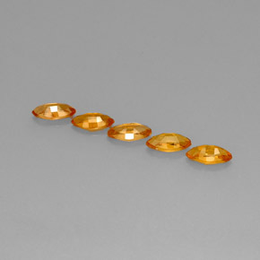 ياقوت طبيعي بلون Apricot Orange ، وزن ‎2.76‎ قيراط، شكل ماركيز، مقاس ‎7.2x3.6‎ مم