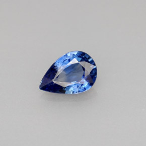 ياقوت طبيعي بلون أزرق، وزن ‎0.72‎ قيراط، شكل شكل الكمثرى، مقاس ‎7.1x4.9‎ مم