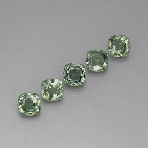 ياقوت طبيعي بلون أخضر، وزن ‎‎ قيراط، شكل قطع وسادة، مقاس ‎5x5‎ مم