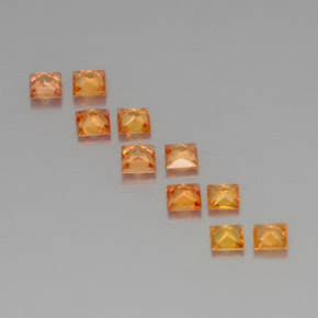 ياقوت طبيعي بلون Apricot Orange ، وزن ‎1.52‎ قيراط، شكل مربع، مقاس ‎2.9x2.9‎ مم