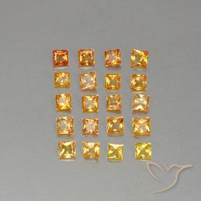 ياقوت طبيعي بلون Apricot Orange ، وزن ‎2.50‎ قيراط، شكل مربع، مقاس ‎2.6x2.6‎ مم