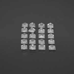 ياقوت طبيعي بلون أبيض، وزن ‎‎ قيراط، شكل مربع، مقاس ‎2.1x2.1‎ مم