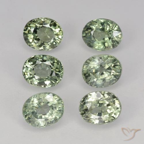 أحجار زفير Medium Light Green طبيعية، بيضوي، VVS-VS، وزنها 4.06 قيراط