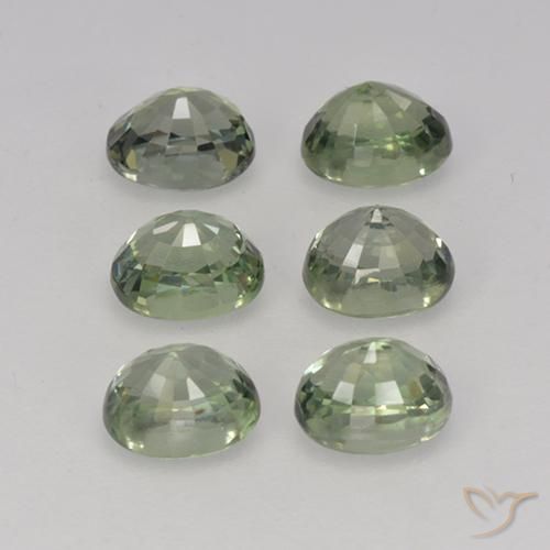 أحجار زفير Medium Light Green طبيعية، بيضوي، VVS-VS، وزنها 4.06 قيراط